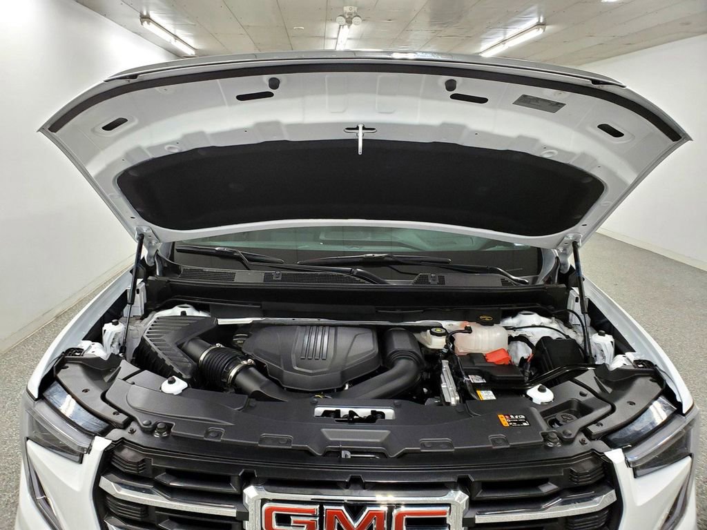 Used 2025 GMC Acadia Elevation image 9