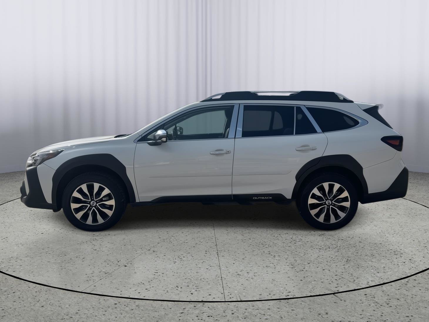 Used 2024 Subaru Outback Touring XT AWD/4WD image 2