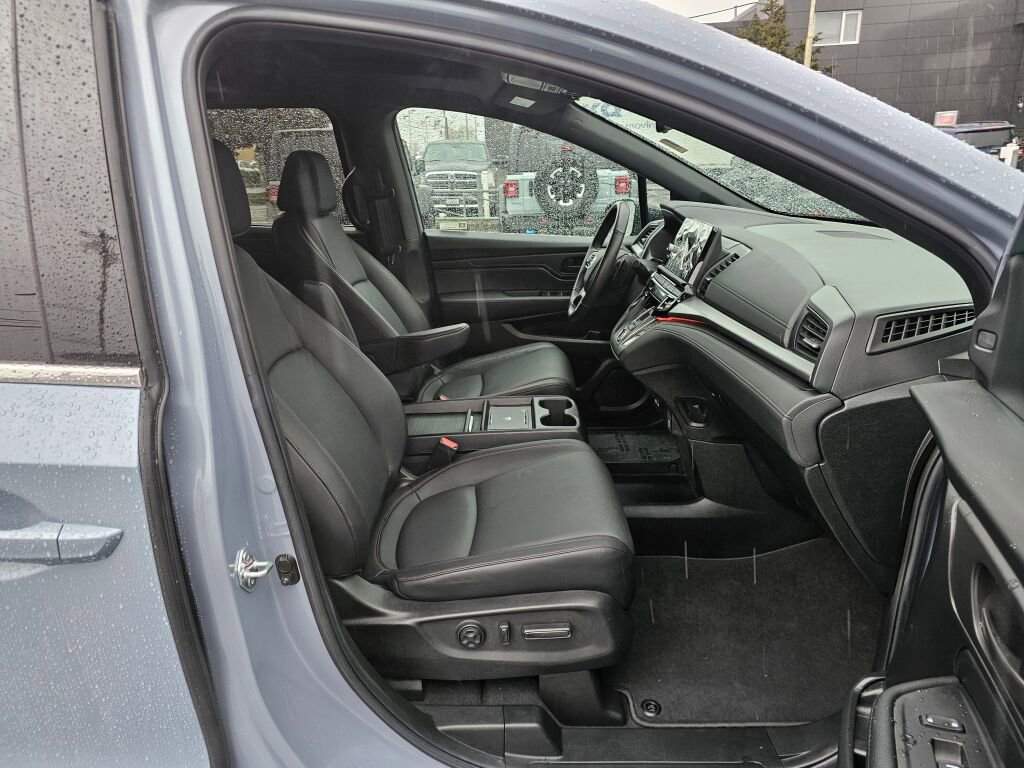 Used 2025 Honda Odyssey Sport-L image 11