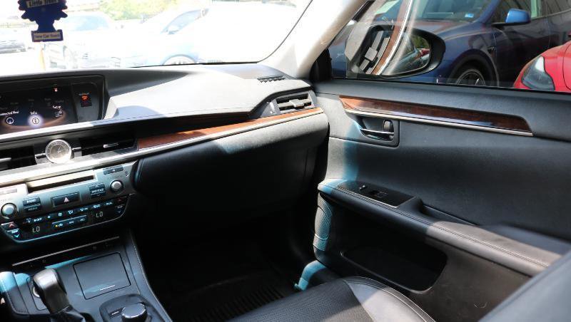 Used 2018 Lexus ES 350 w/ Premier Package FWD image 16
