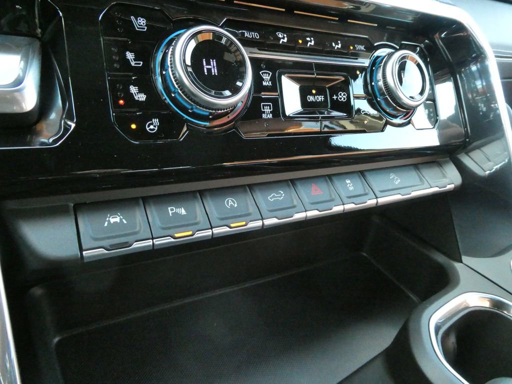 New 2026 GMC Sierra 1500 Denali Ultimate w/ LPO, Black Badging Package image 16