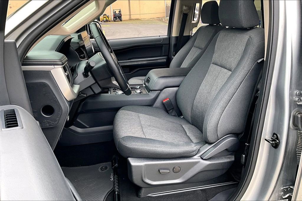 Used 2024 Ford Expedition Max XLT image 39