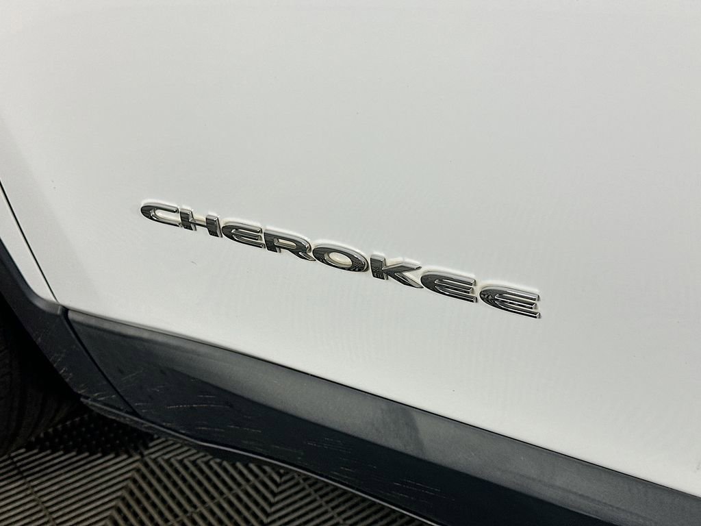 Used 2020 Jeep Cherokee Latitude Plus image 28