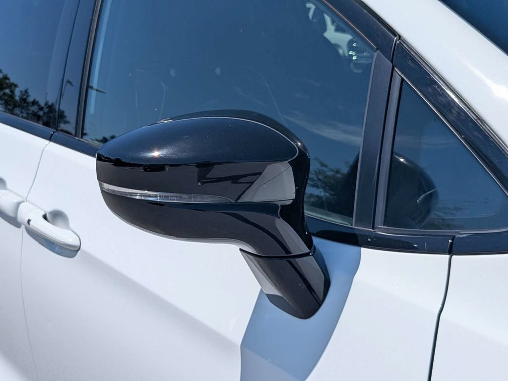 Used 2025 Chrysler Pacifica Limited FWD image 11