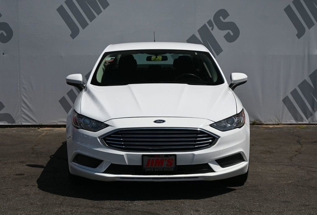 Used 2017 Ford Fusion SE FWD image 2