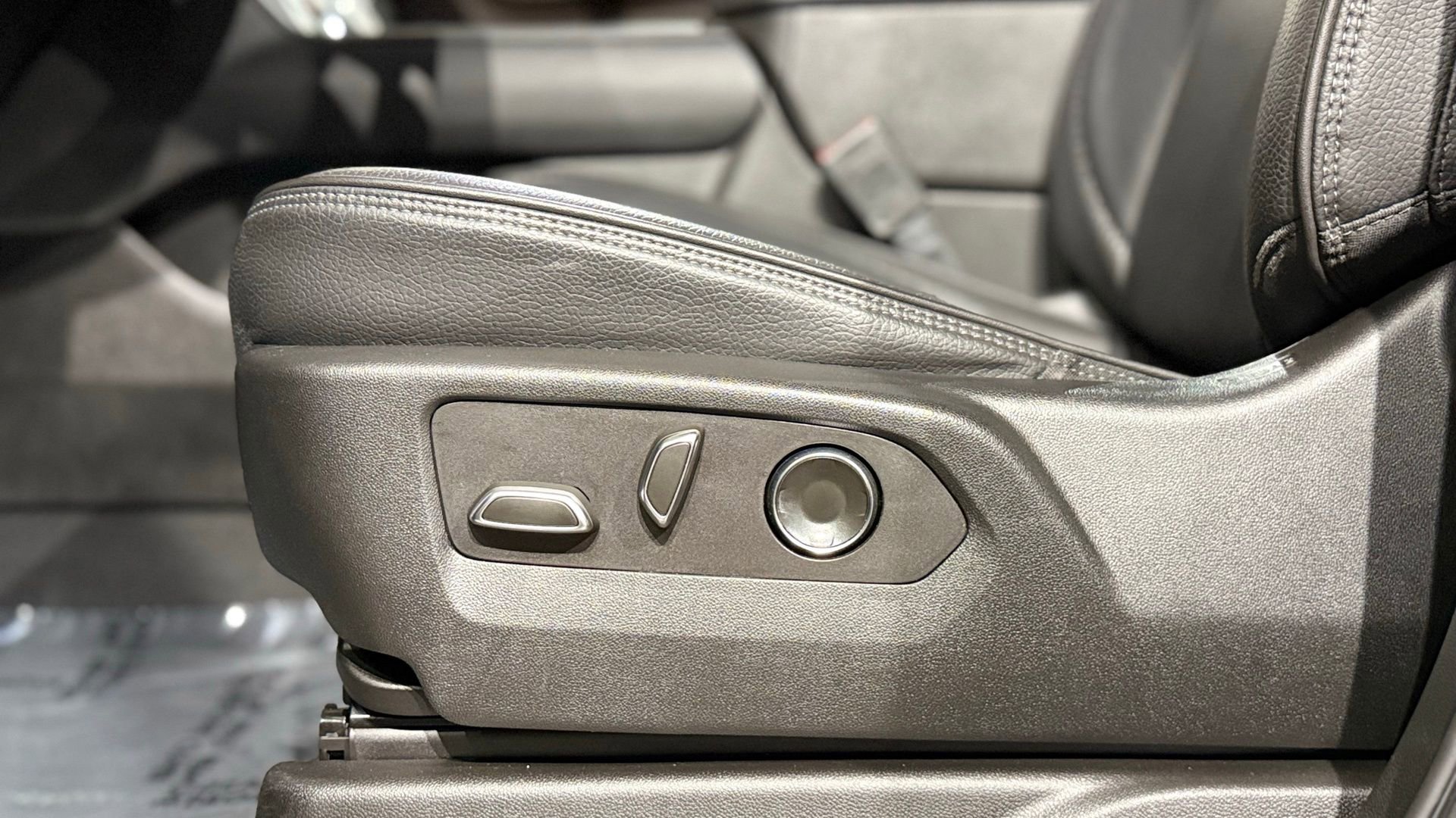 Used 2022 GMC Yukon Denali w/ Denali Ultimate Package image 49