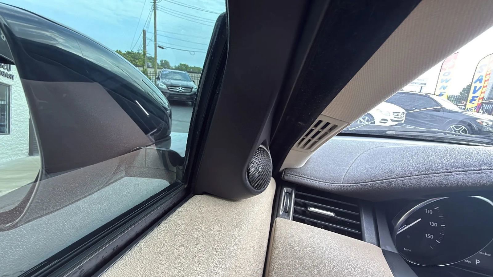 Used 2019 Land Rover Range Rover Evoque SE Premium image 45