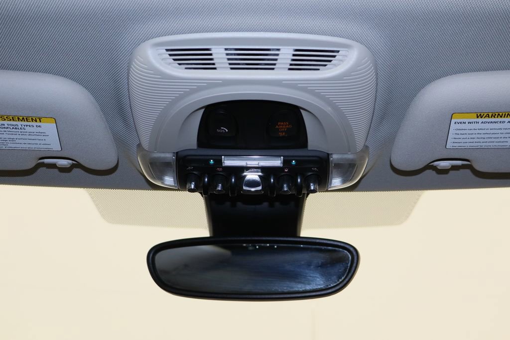 Used 2023 MINI Cooper 2-Door Hardtop w/ Signature Upholstery Package image 24