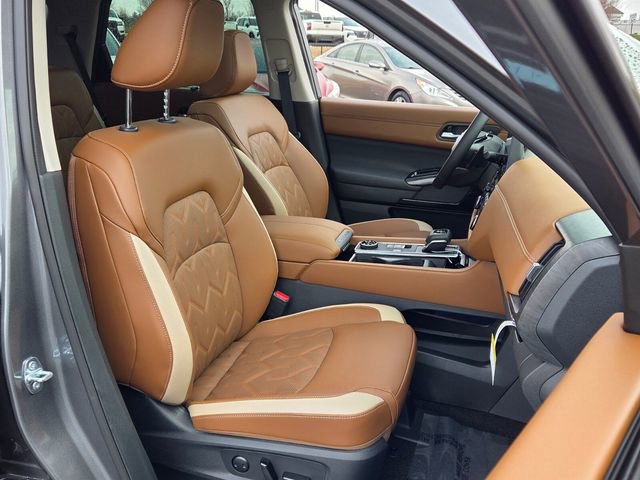New 2026 Nissan Pathfinder Platinum w/ Cargo Package image 17