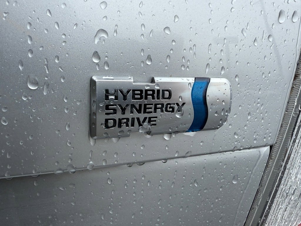 Used 2015 Toyota Prius Five w/ Advanced Technology Package image 9