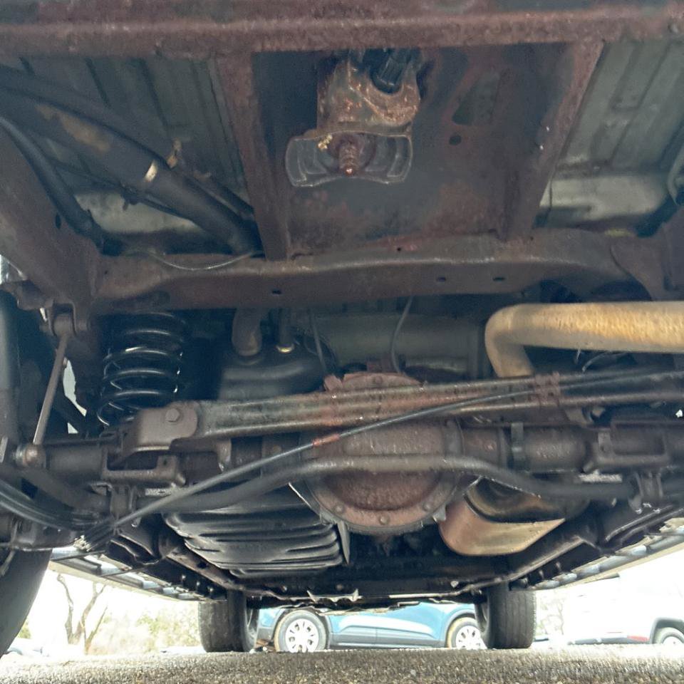 Used 2002 Chevrolet Suburban Z71 image 26