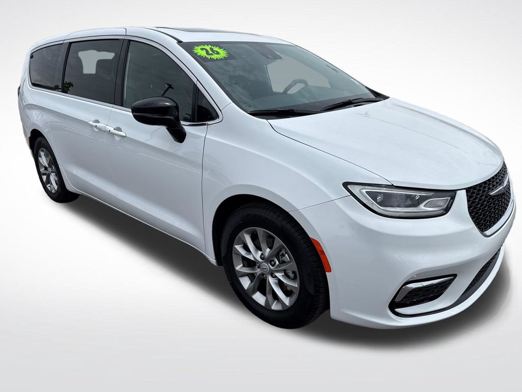 Used 2026 Chrysler Pacifica Limited FWD image 9