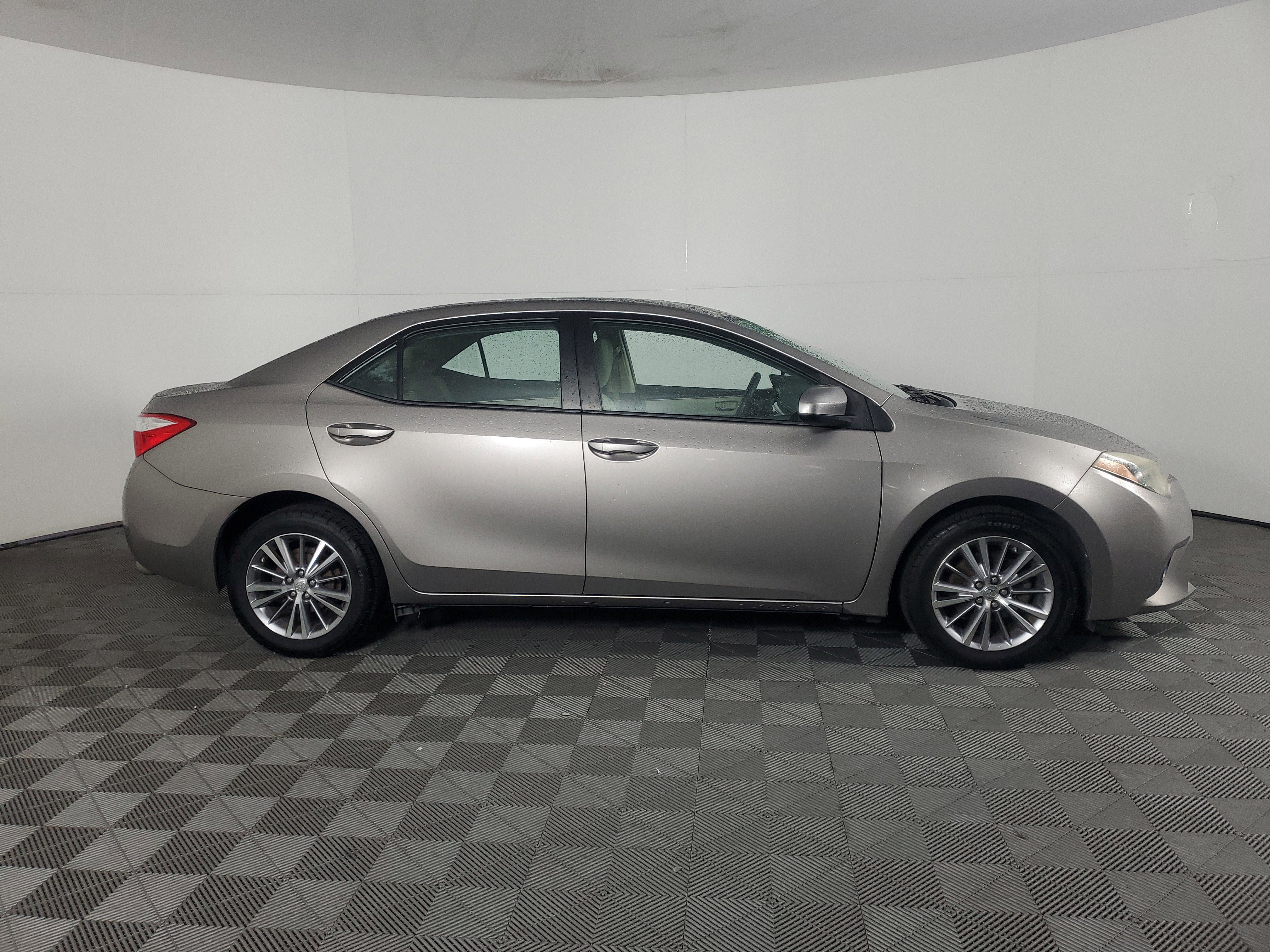 Used 2014 Toyota Corolla LE image 3