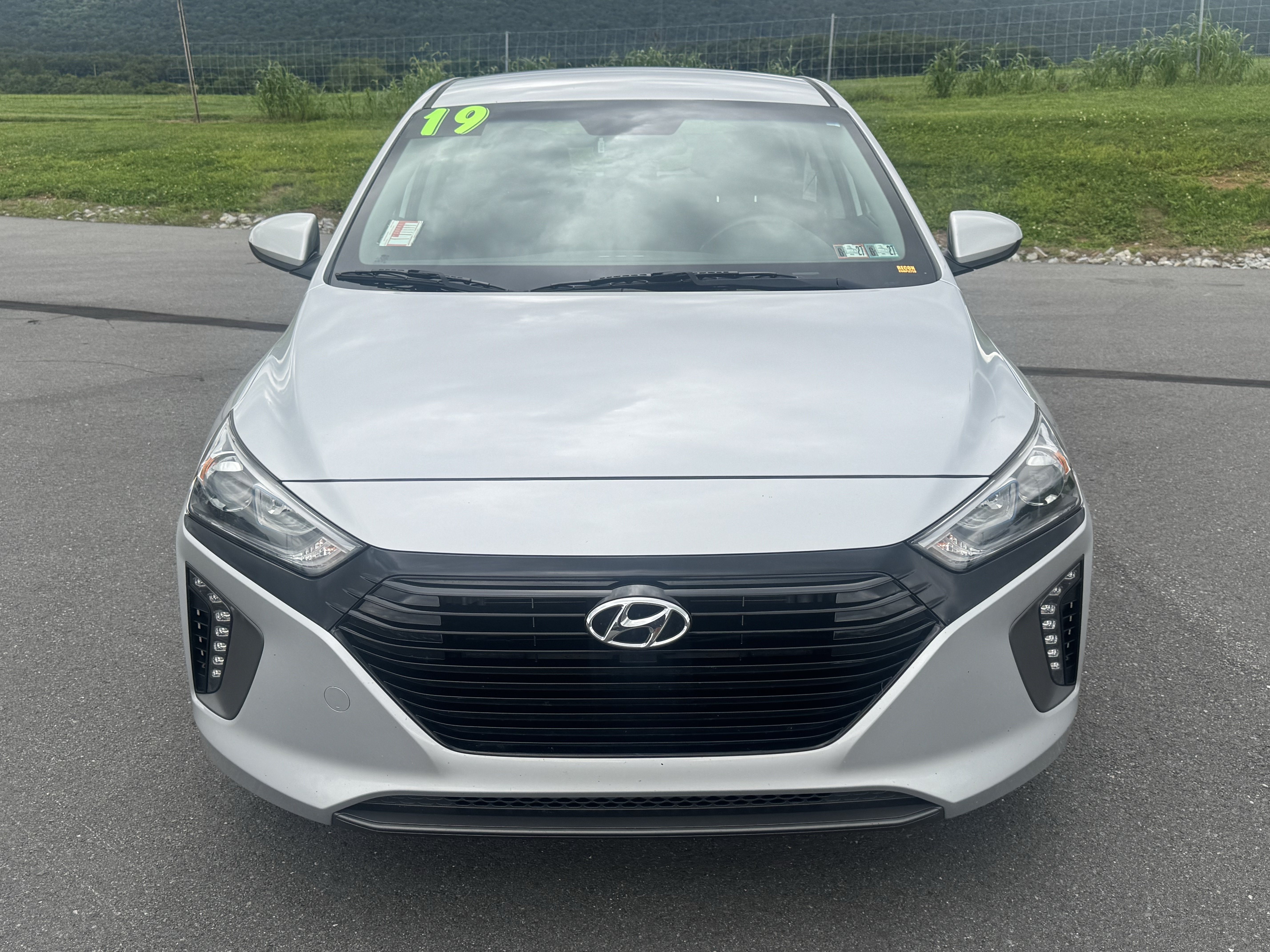 Used 2019 Hyundai Ioniq Plug-In Hybrid FWD image 9