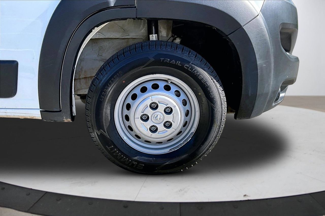 Used 2025 RAM ProMaster 2500 w/ Convenience Group image 32