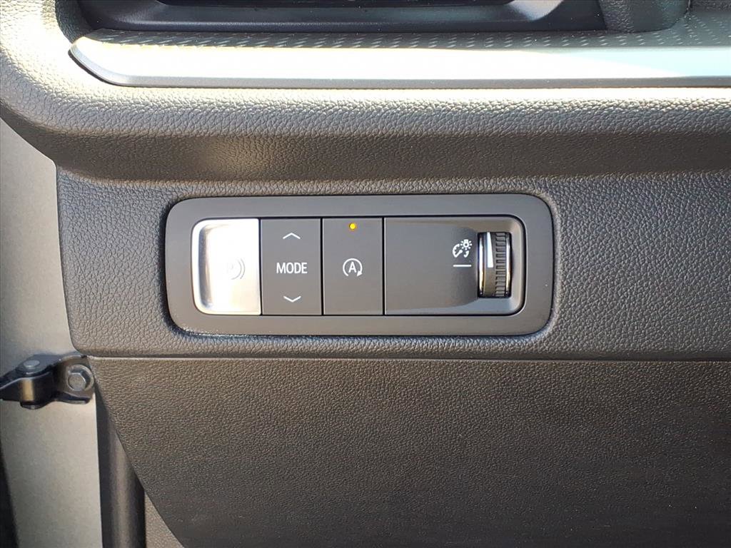 Used 2024 Chevrolet Traverse LT image 19