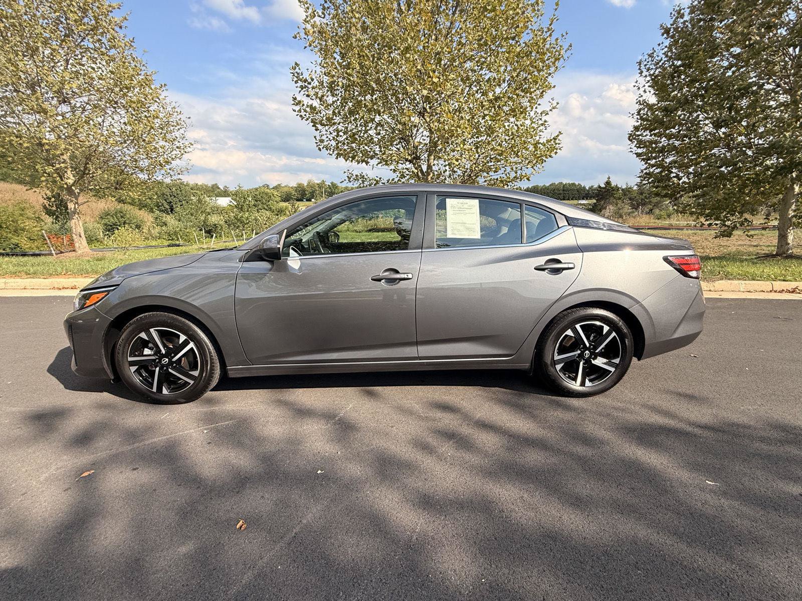 Used 2024 Nissan Sentra SV FWD image 8