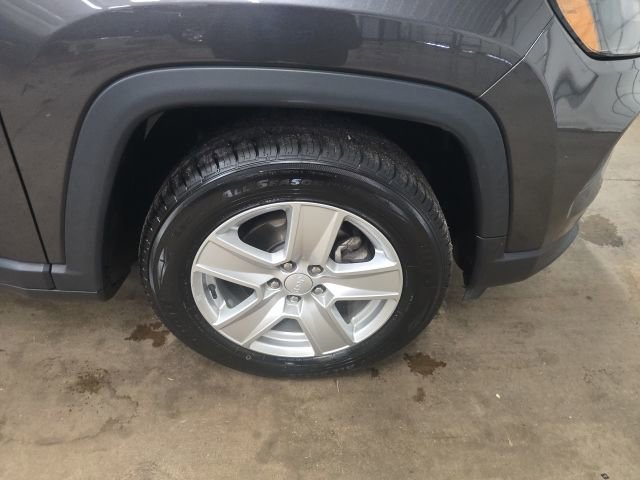 Used 2022 Jeep Compass Latitude w/ Convenience Group image 2