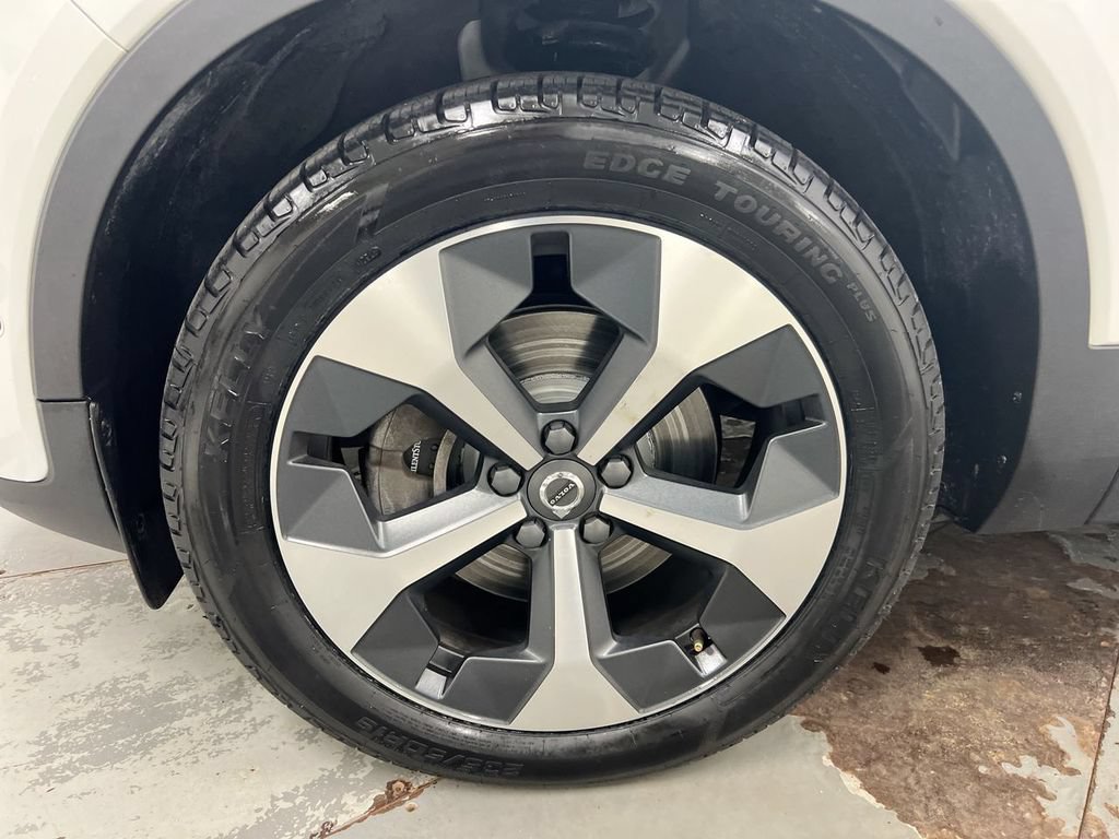 Used 2023 Volvo XC40 B4 Ultimate FWD image 27