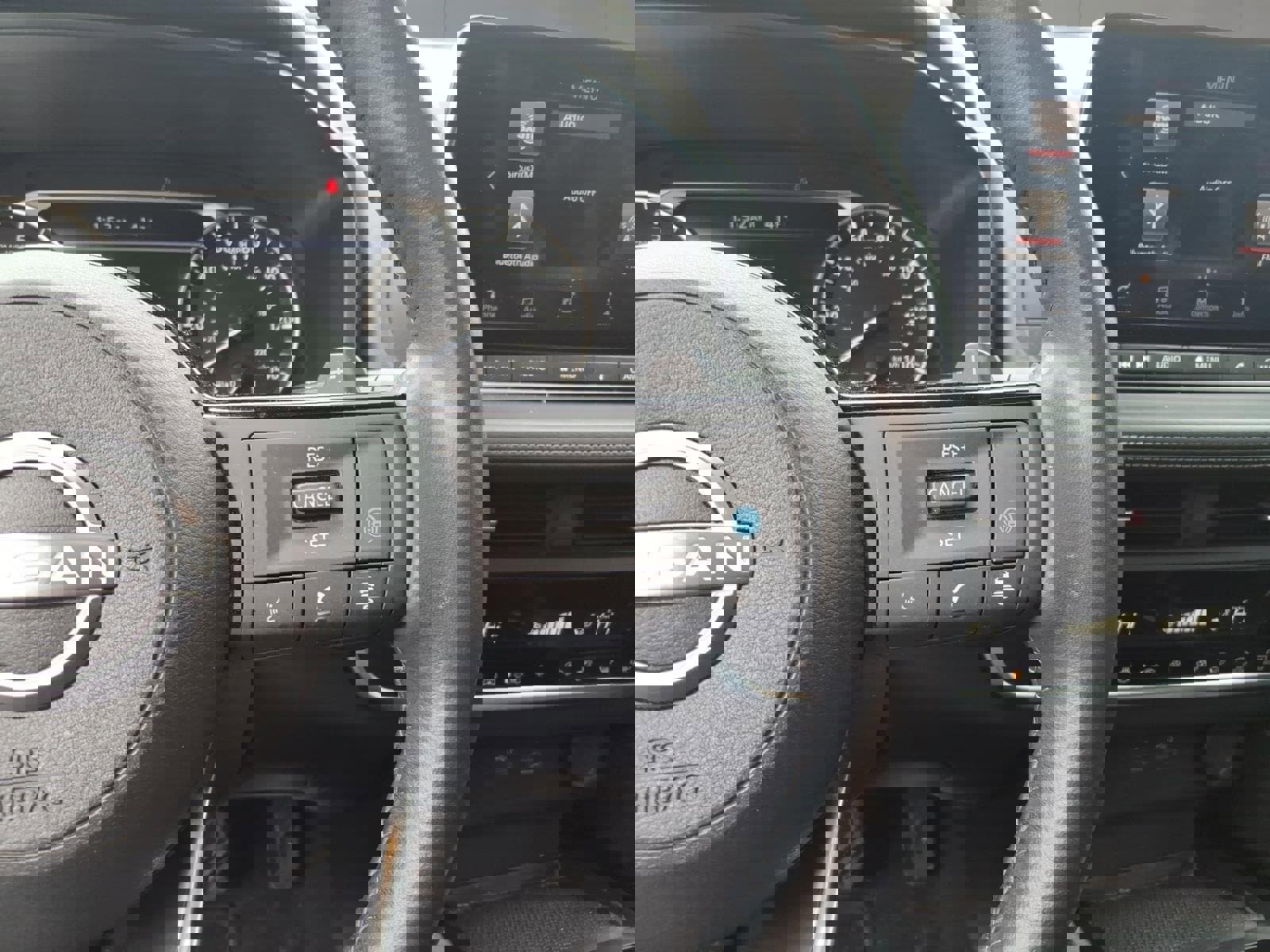 Used 2023 Nissan Rogue SV w/ SV Premium B Package image 13