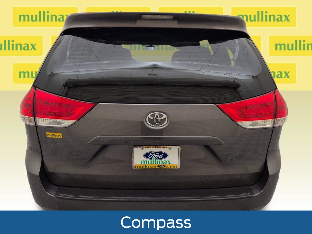 Used 2013 Toyota Sienna L FWD image 28