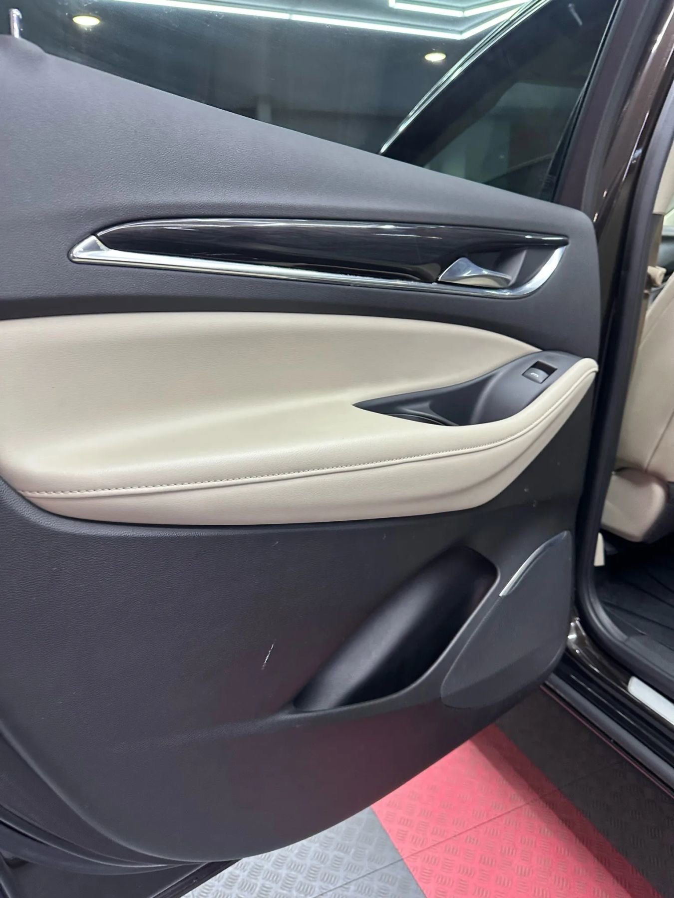 Used 2018 Buick Enclave Essence image 22