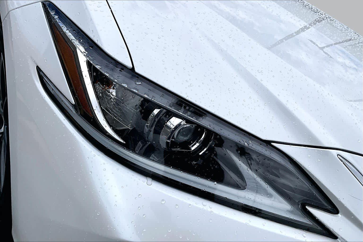 Used 2025 Lexus ES 300h w/ Premium Package FWD image 28