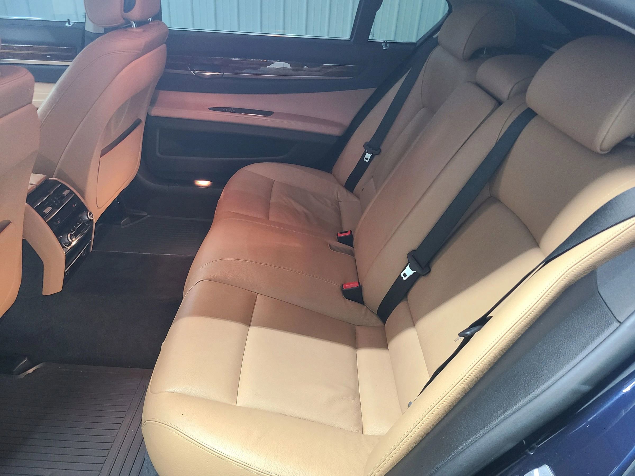 Used 2014 BMW 740Li image 23