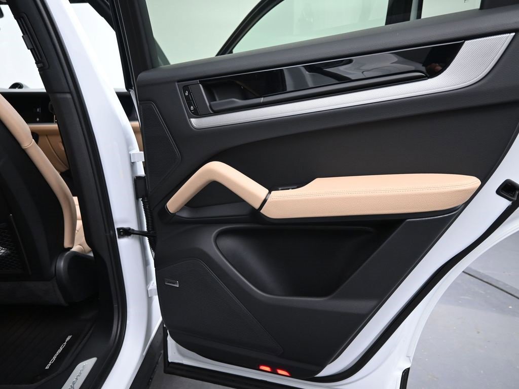New 2025 Porsche Cayenne Coupe image 15