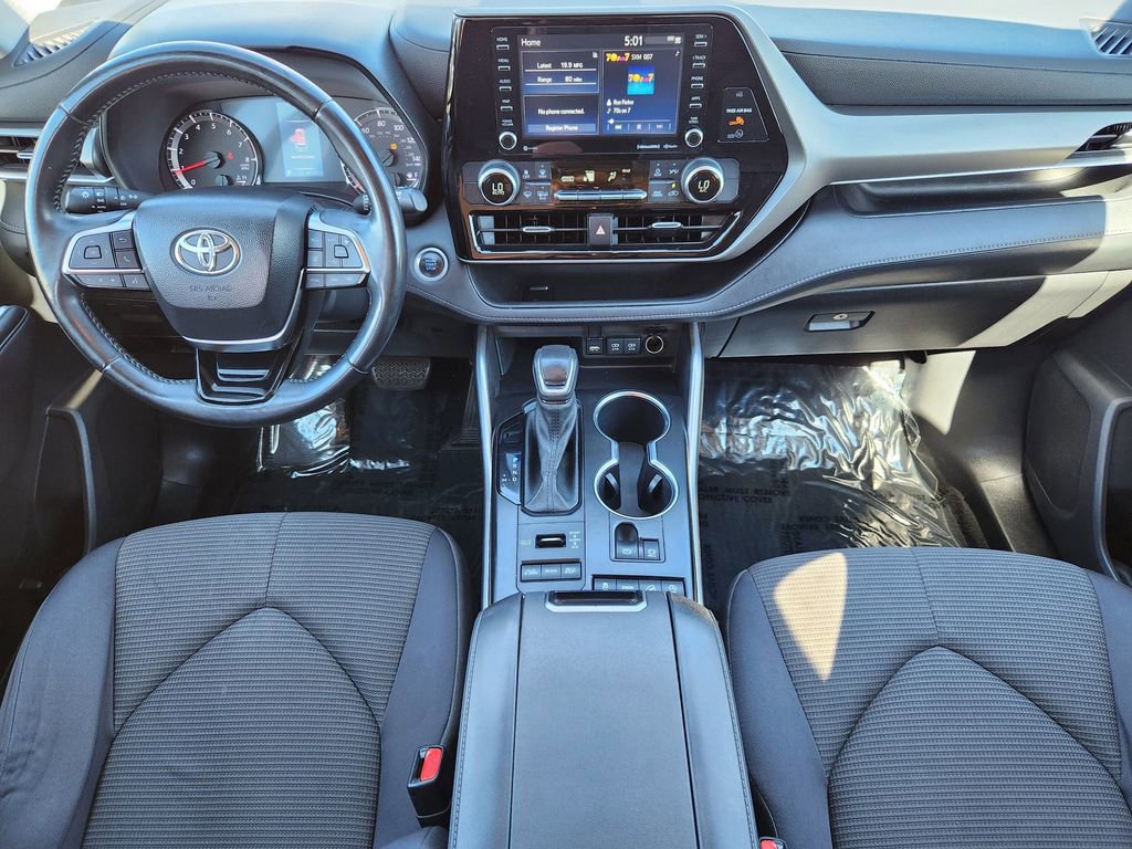 Used 2021 Toyota Highlander LE AWD/4WD image 17