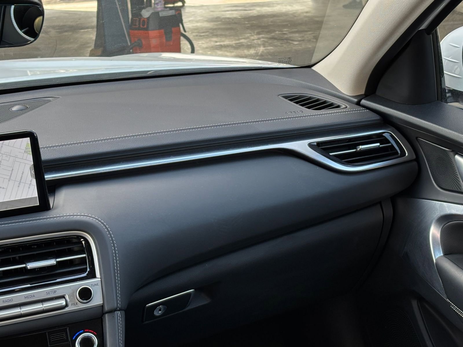 Used 2025 Genesis G70 2.5T image 38