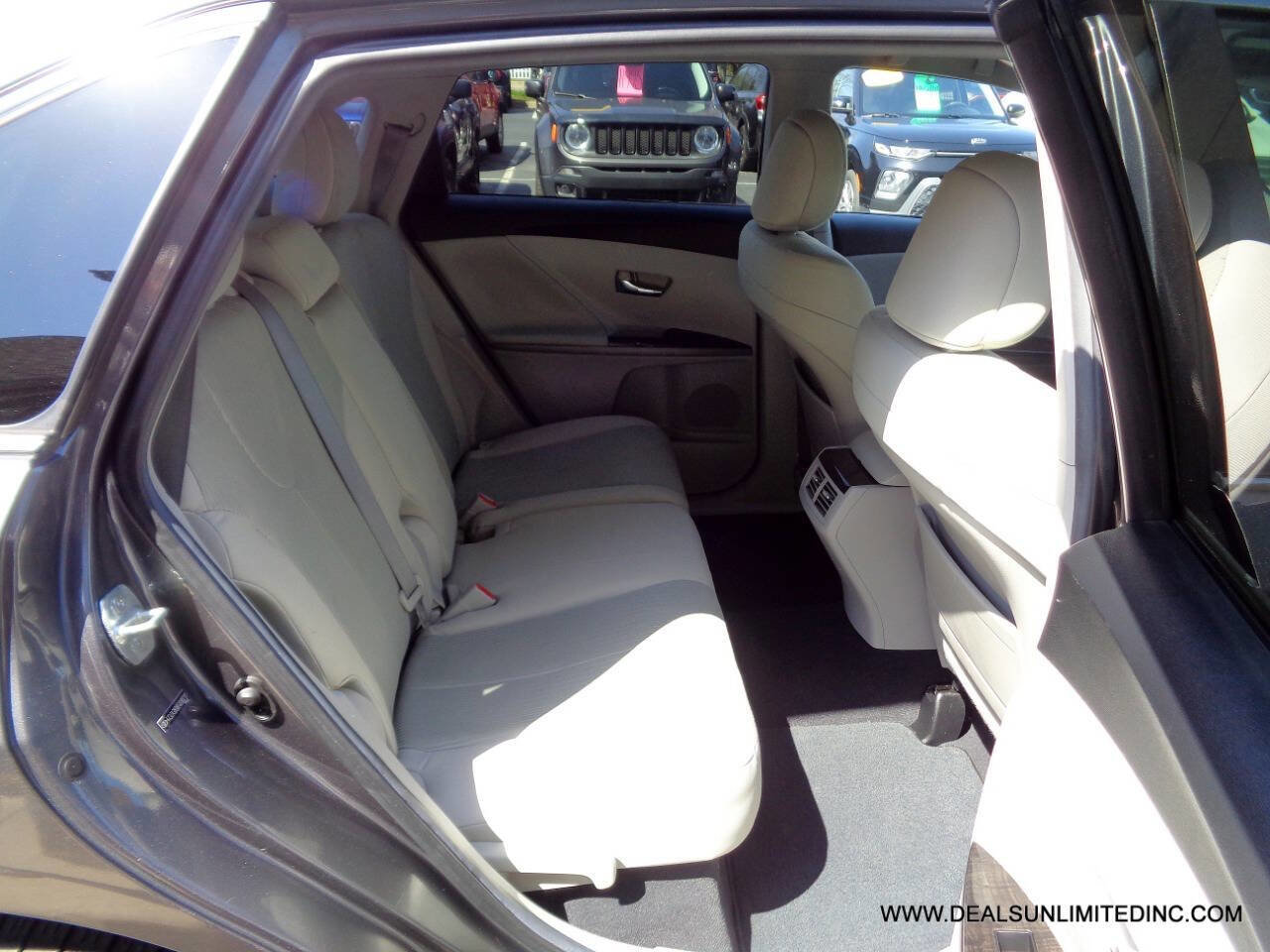 Used 2015 Toyota Venza LE FWD image 18