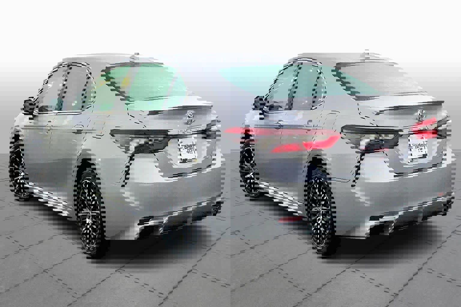 Used 2023 Toyota Camry SE image 11