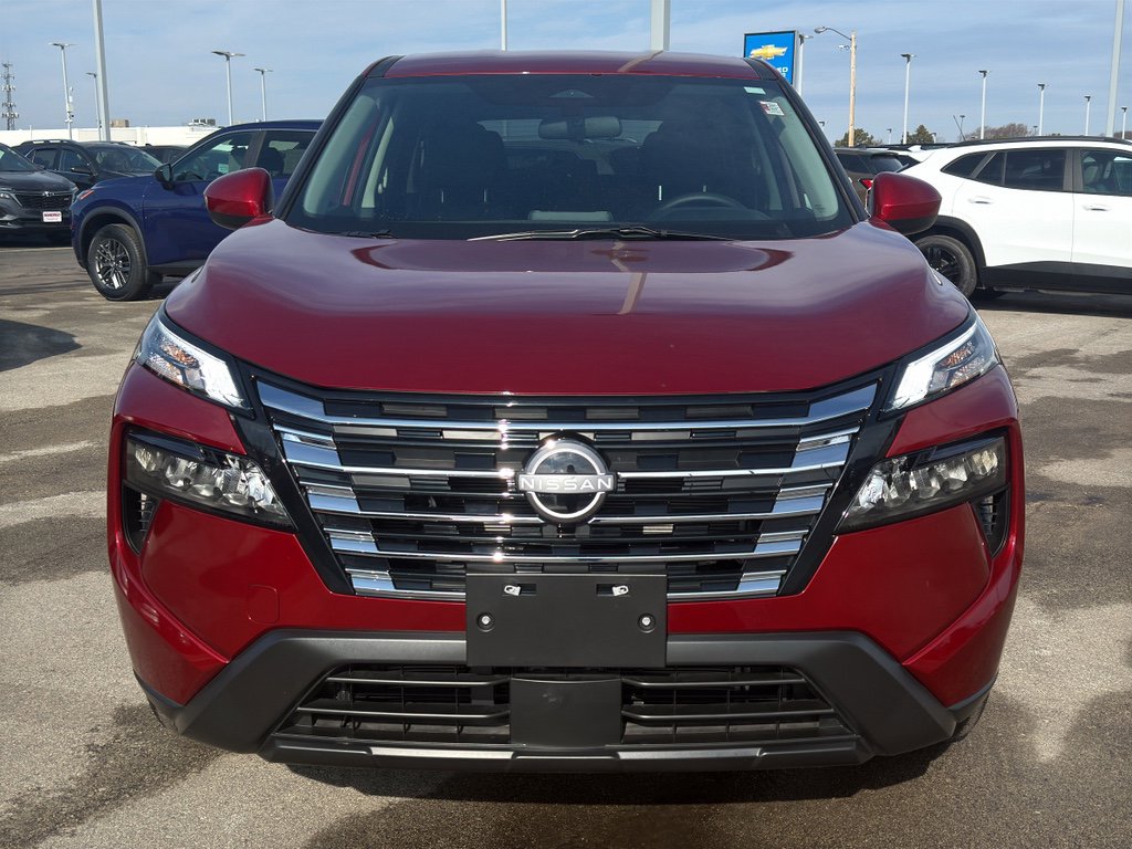 Used 2025 Nissan Rogue SV image 3