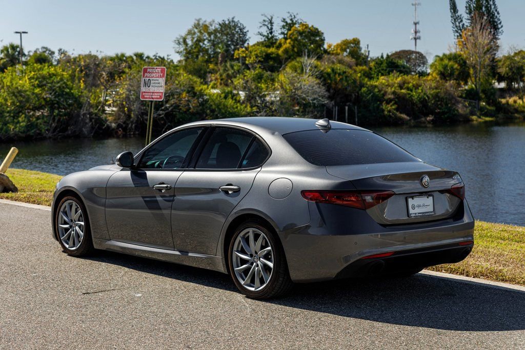 Used 2022 Alfa Romeo Giulia Sprint image 5