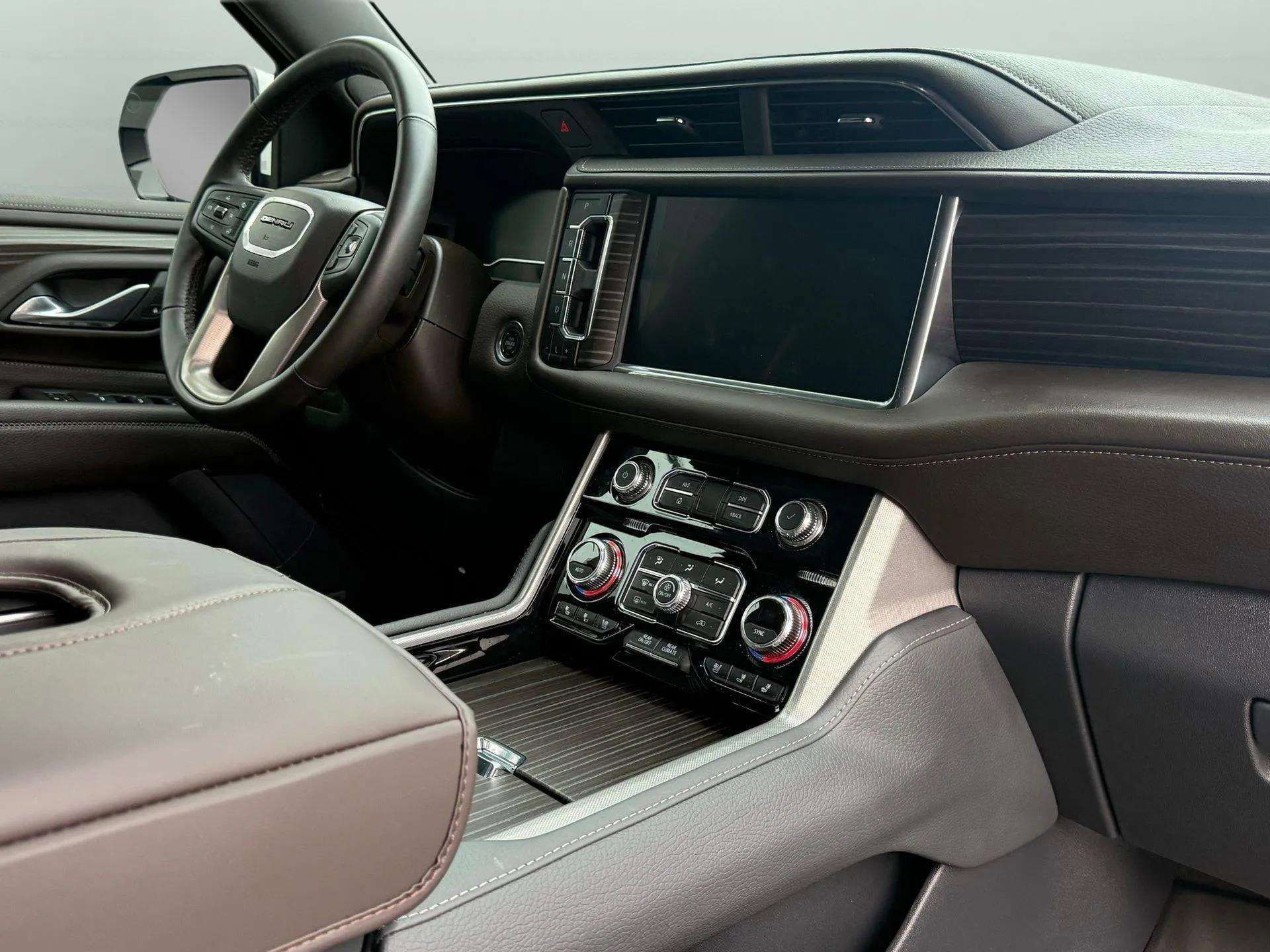 Used 2024 GMC Yukon Denali image 2