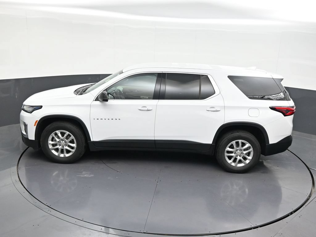 Used 2022 Chevrolet Traverse LS FWD image 16