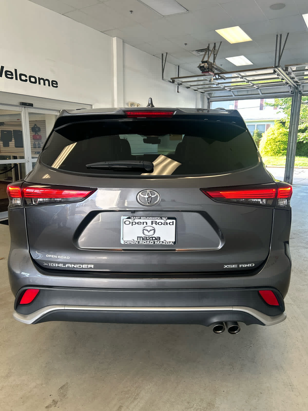 Used 2023 Toyota Highlander XSE AWD/4WD image 5