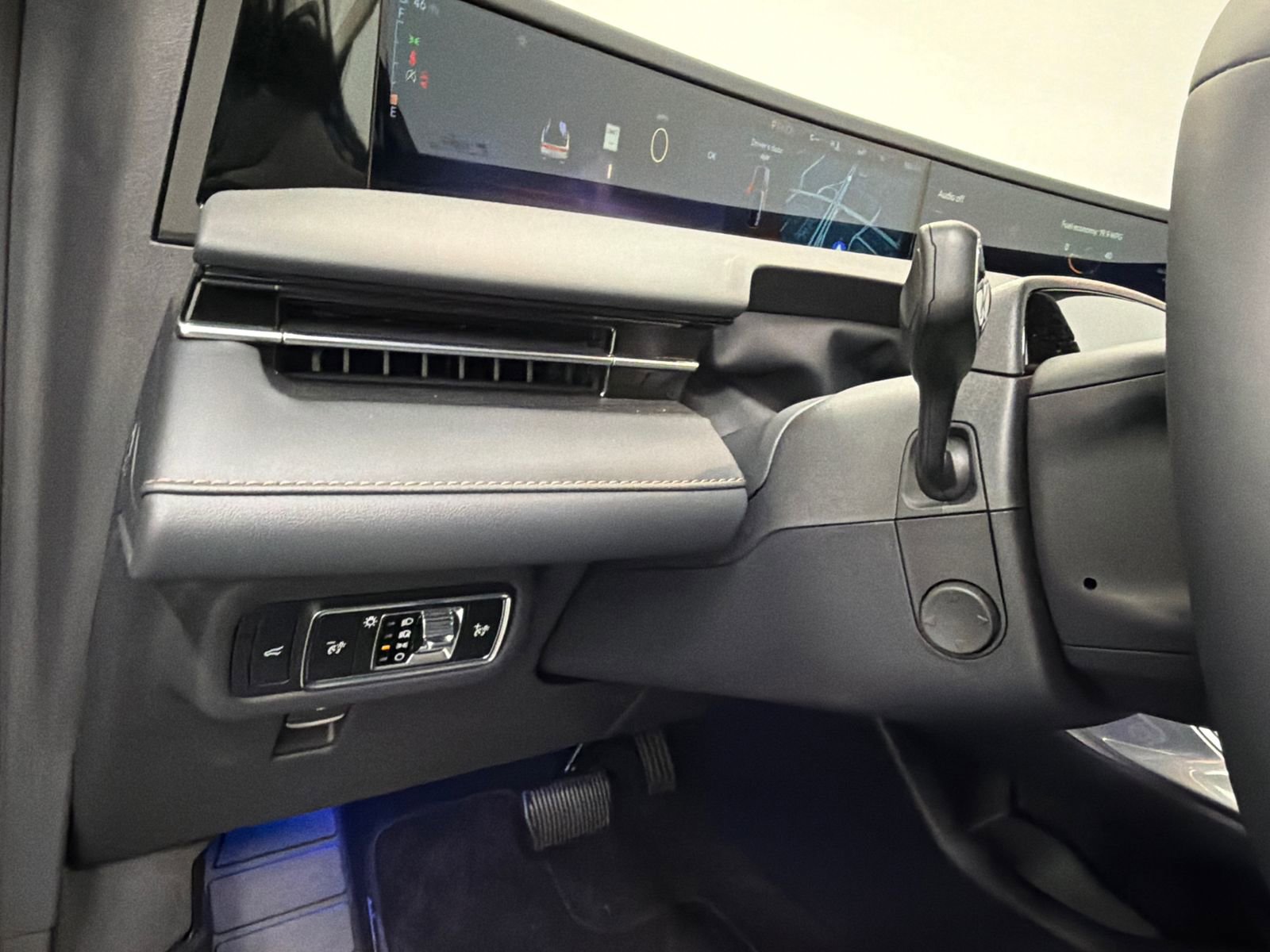 Used 2026 Lincoln Nautilus Reserve AWD/4WD image 32
