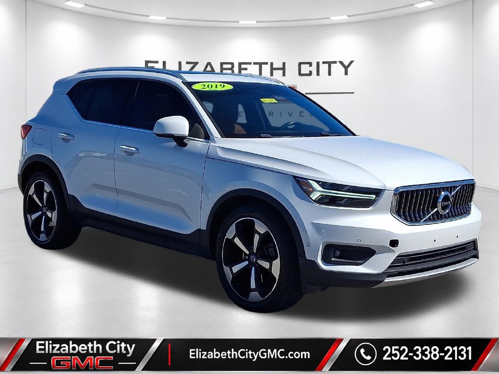 Used 2019 Volvo XC40 T4 Inscription FWD image 4