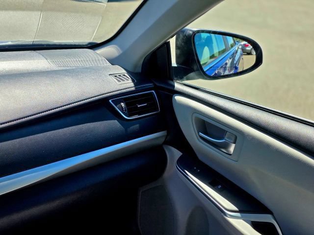 Used 2015 Toyota Camry SE FWD image 32