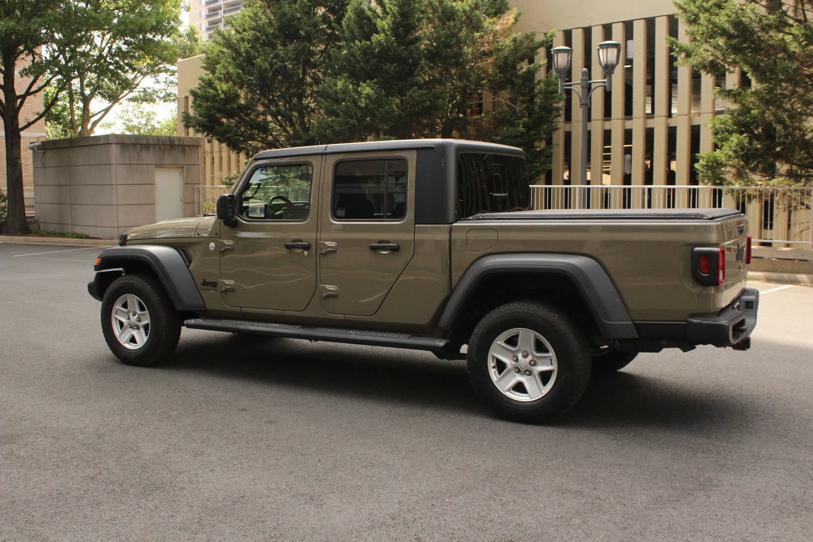 Used 2020 Jeep Gladiator Sport w/ Quick Order Package 24S AWD/4WD image 9