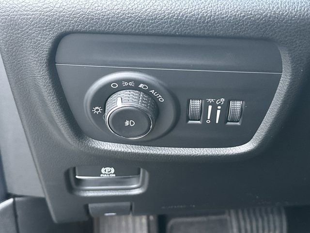 New 2026 Jeep Grand Cherokee Limited w/ Luxury Tech Group II image 25