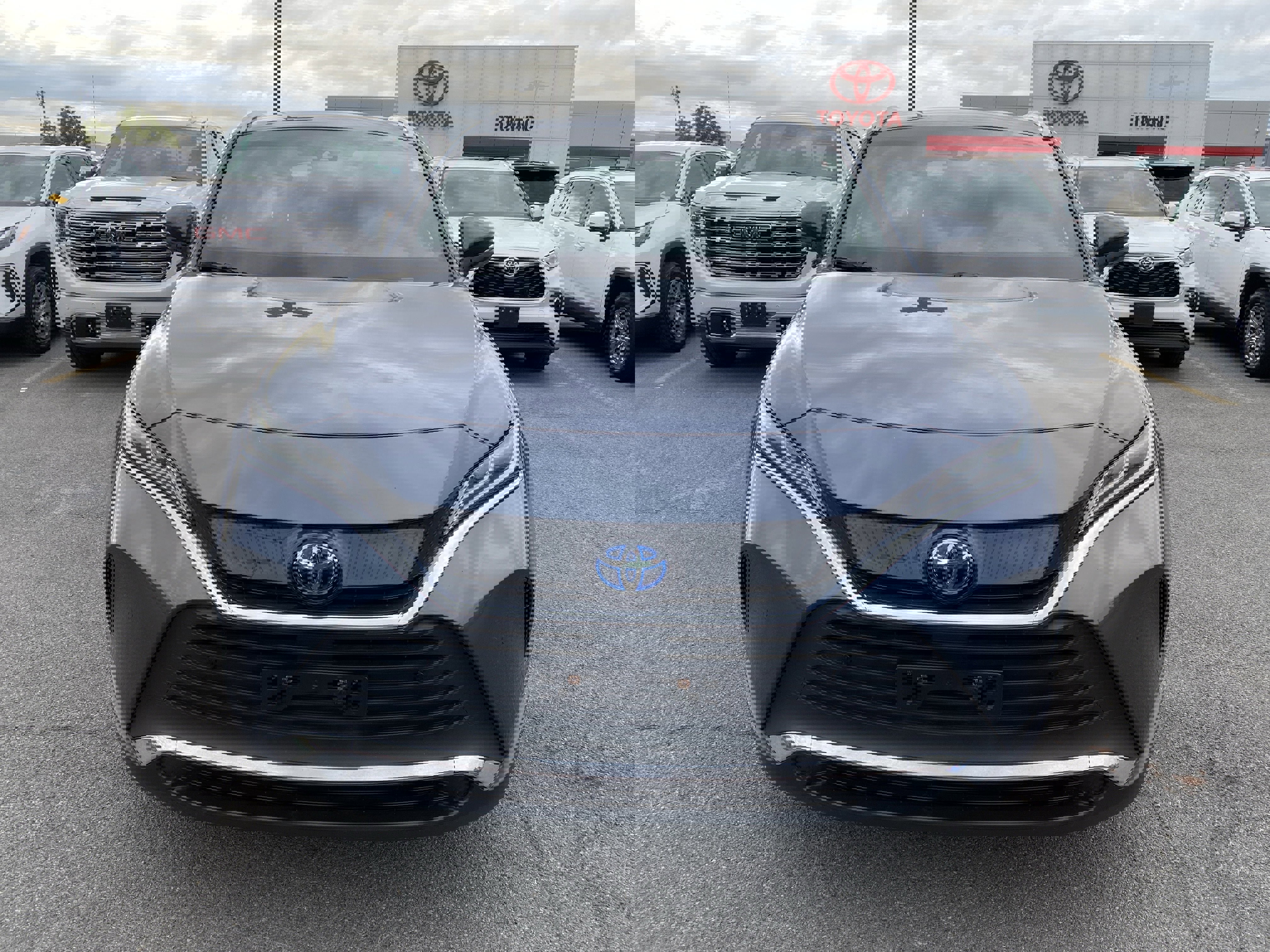 Used 2022 Toyota Venza XLE image 3