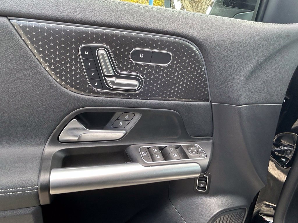 Used 2025 Mercedes-Benz GLA 250 4MATIC image 16