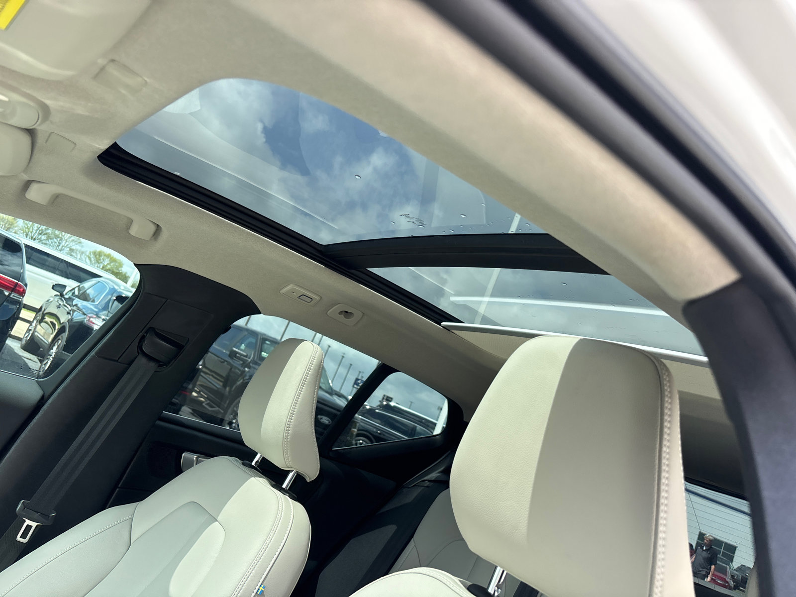 Used 2024 Volvo XC40 B5 Plus w/ Climate Package AWD/4WD image 24