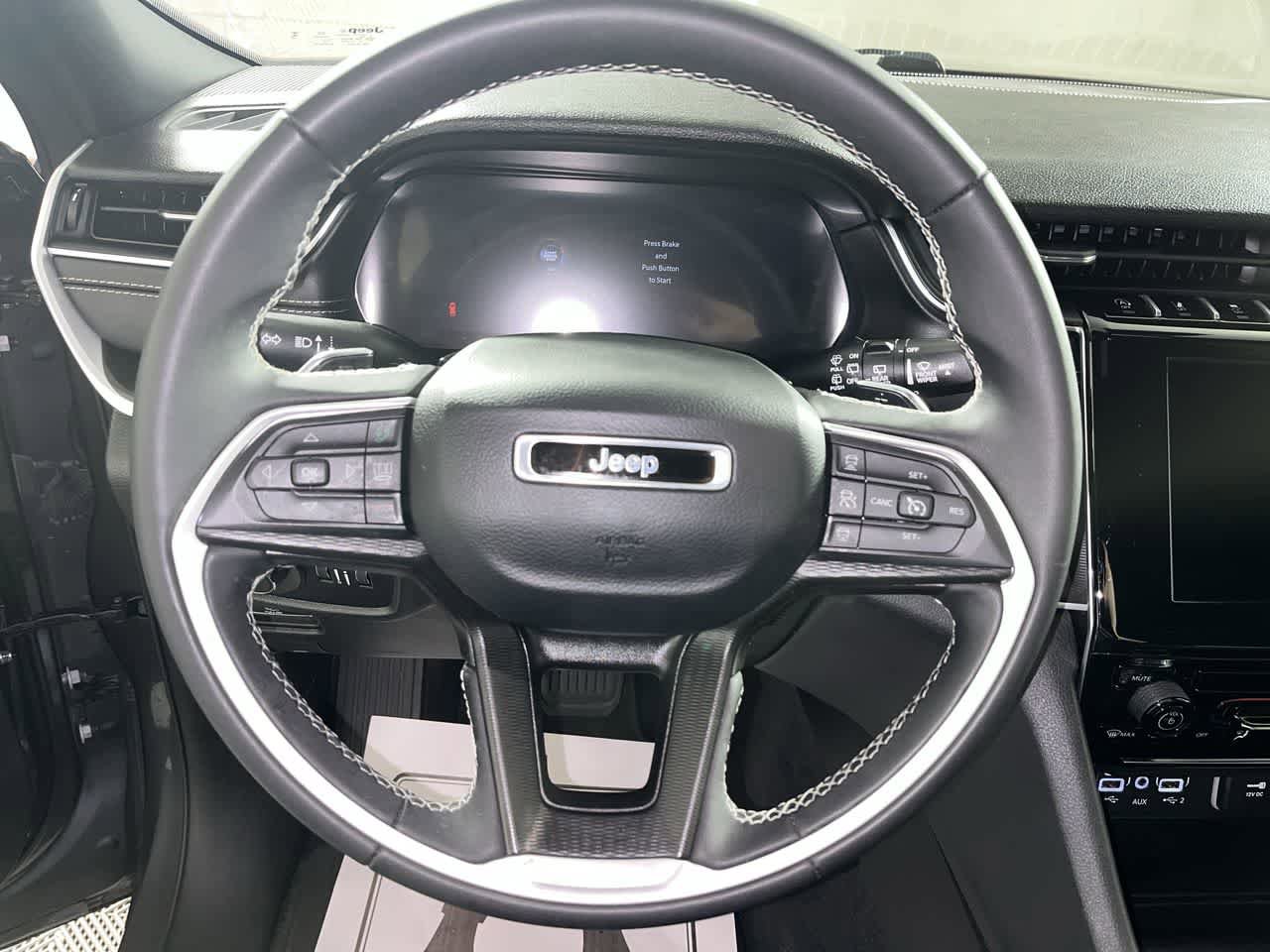 Used 2024 Jeep Grand Cherokee Laredo AWD/4WD image 16