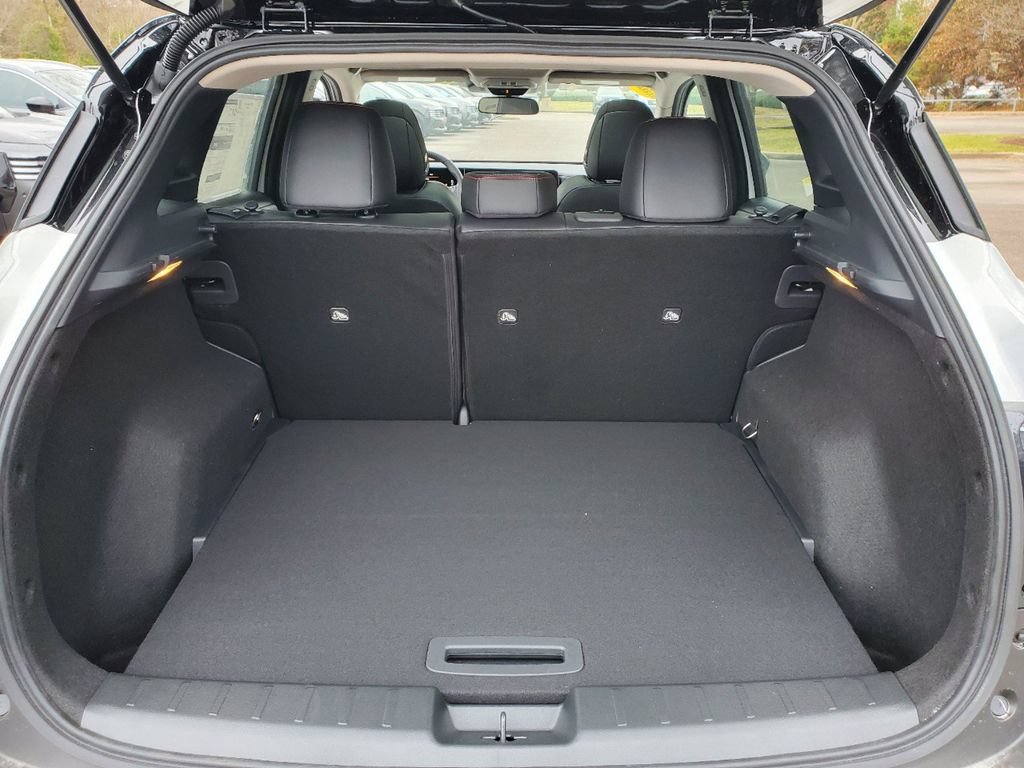 New 2026 Nissan Kicks SR w/ SR Premium Package FWD image 8