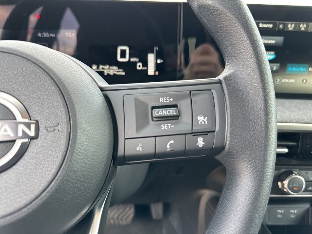 Used 2025 Nissan Kicks SV w/ SV Premium Package image 4