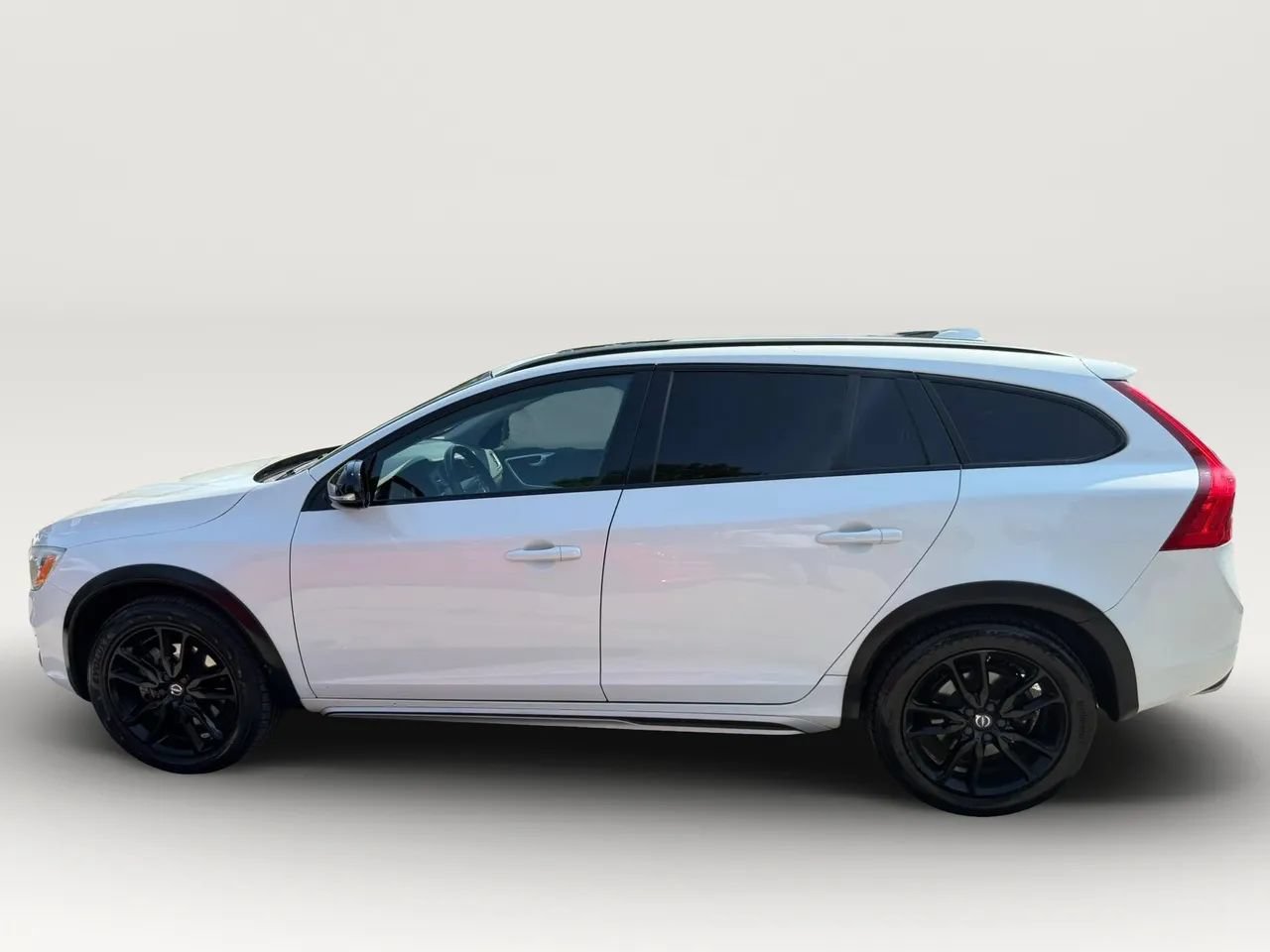 Used 2018 Volvo V60 T5 Cross Country w/ Convenience Package AWD/4WD image 6
